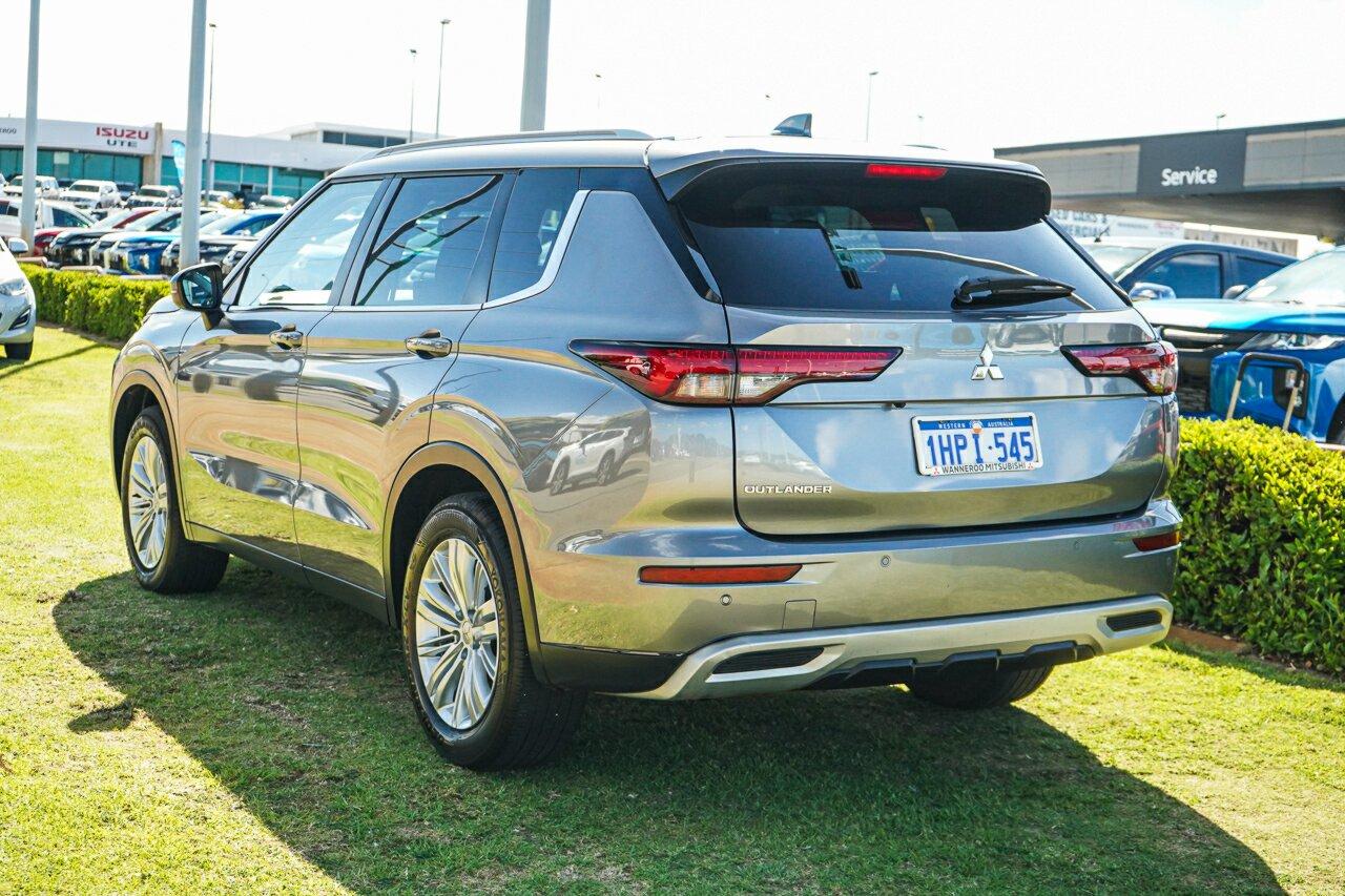 Mitsubishi Outlander image 4
