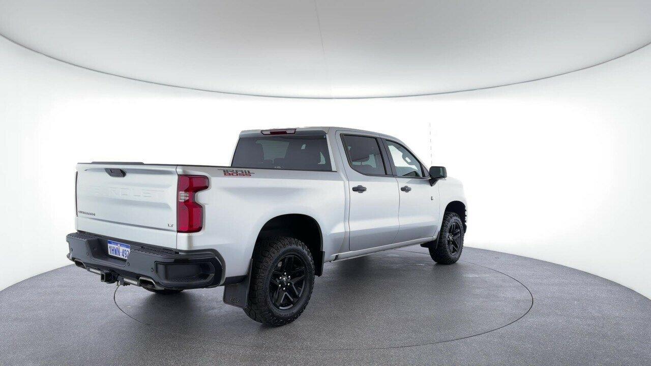 Chevrolet Silverado image 3