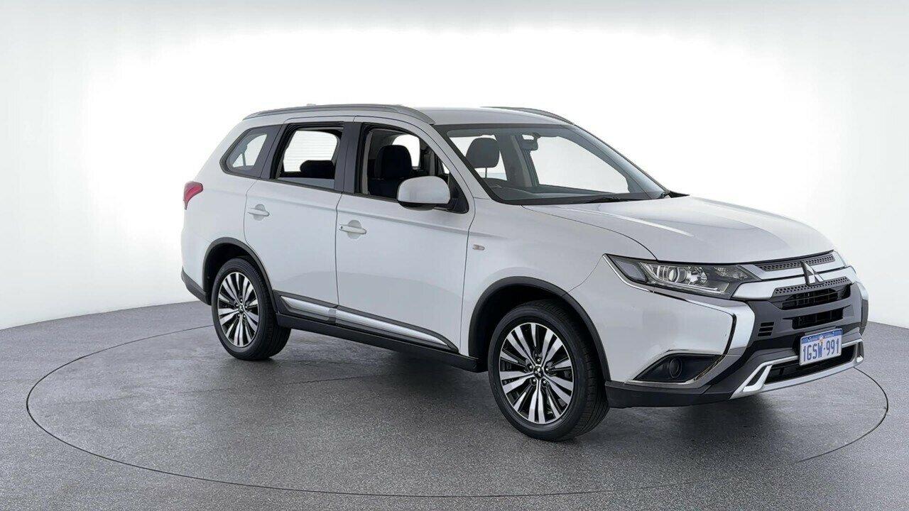 Mitsubishi Outlander image 2
