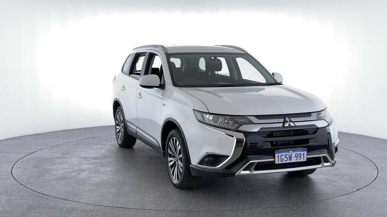 Mitsubishi Outlander image 3