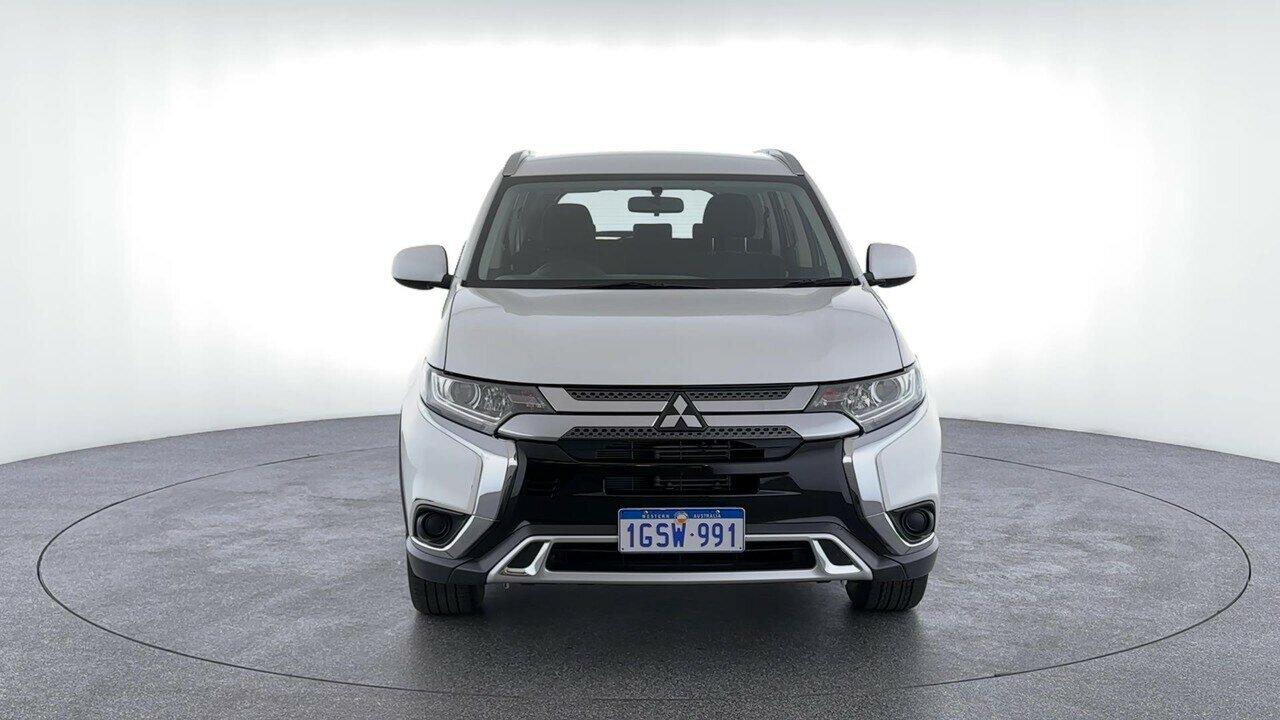 Mitsubishi Outlander image 4
