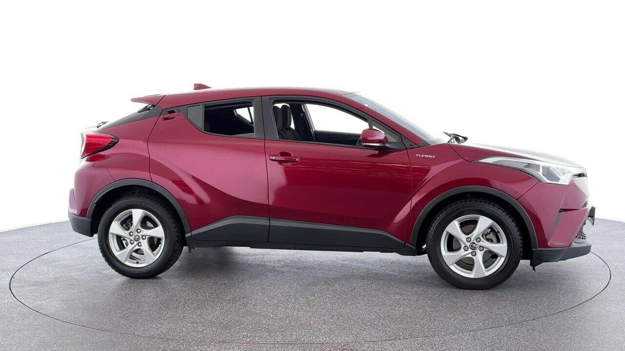 Toyota C-hr image 2