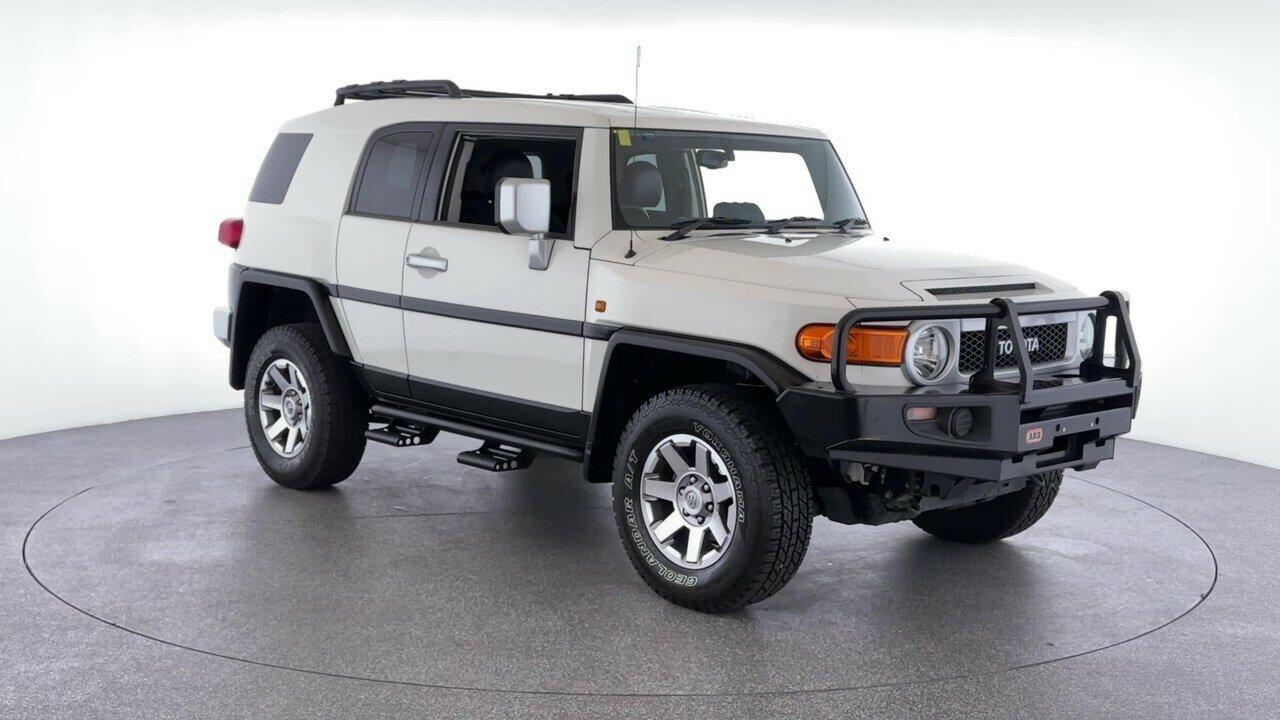 Toyota Fj Cruiser image 2