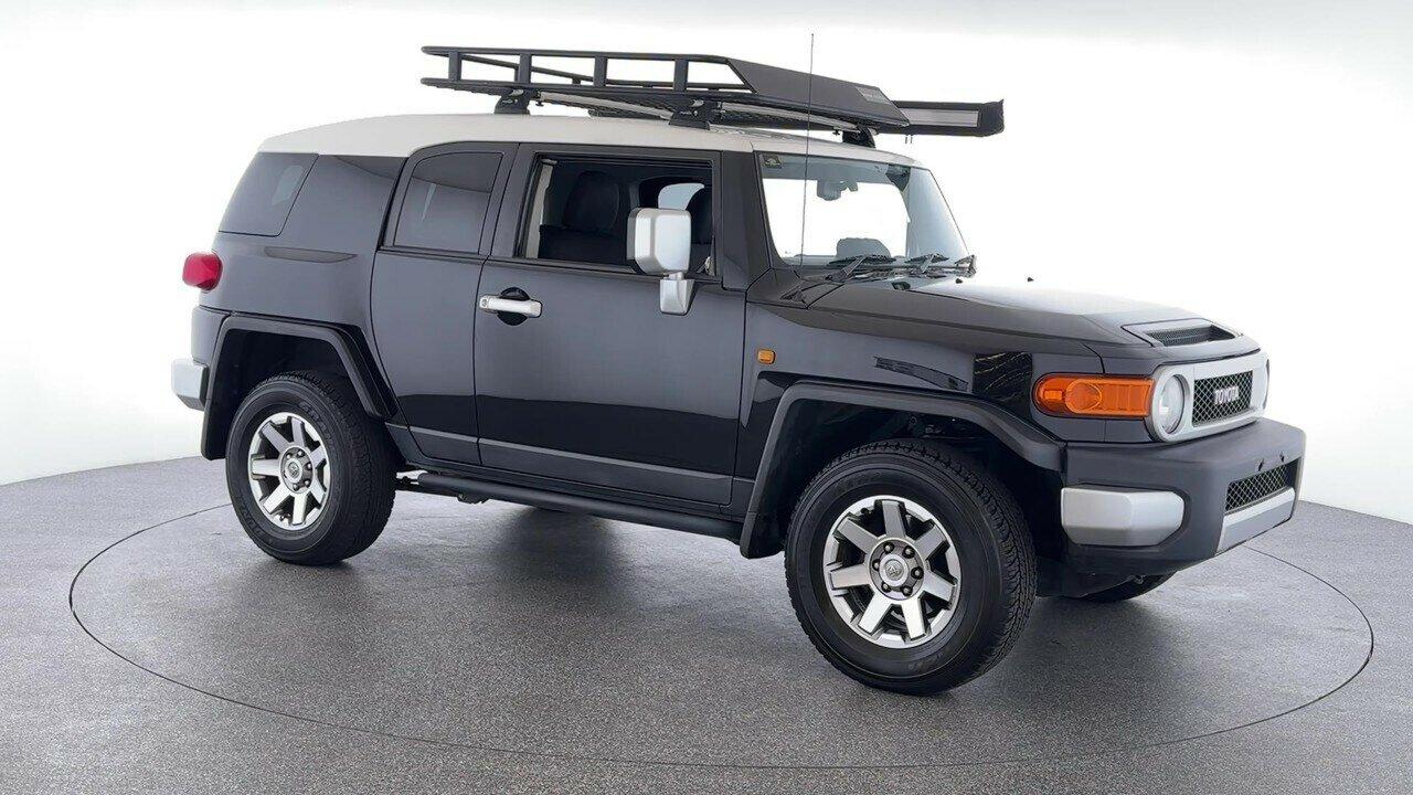 Toyota Fj Cruiser image 2
