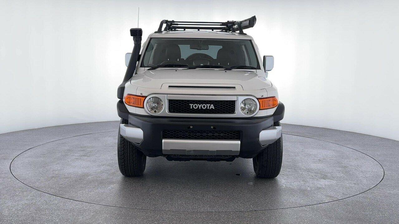 Toyota Fj Cruiser image 3