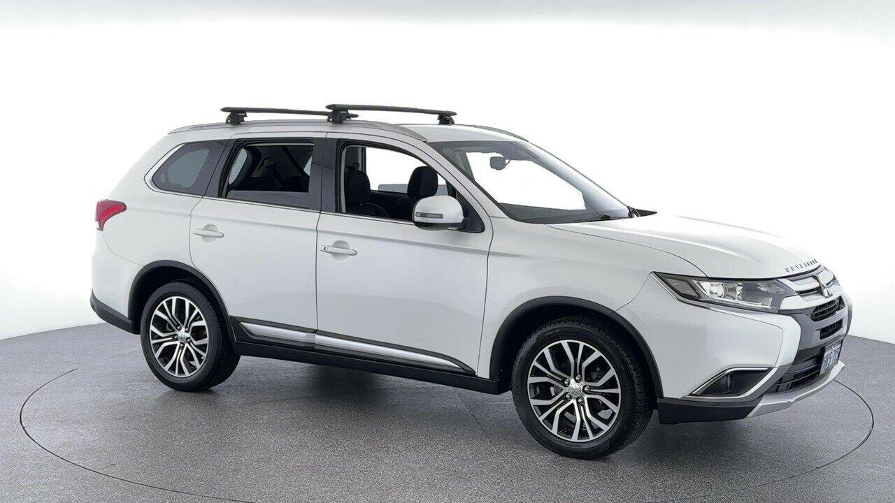 Mitsubishi Outlander image 2