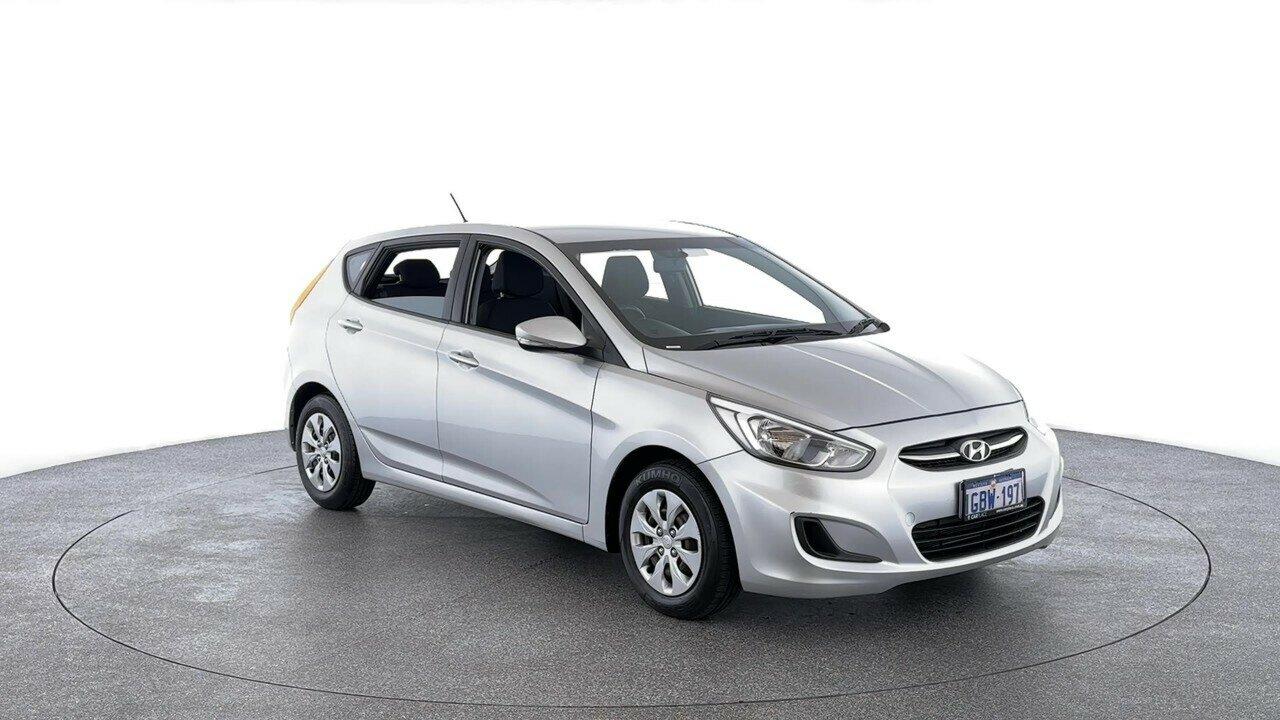 Hyundai Accent image 2