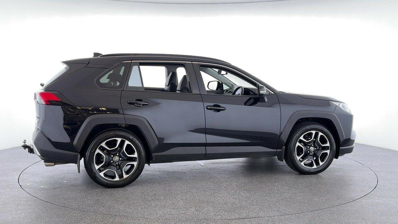 Toyota Rav4 image 2