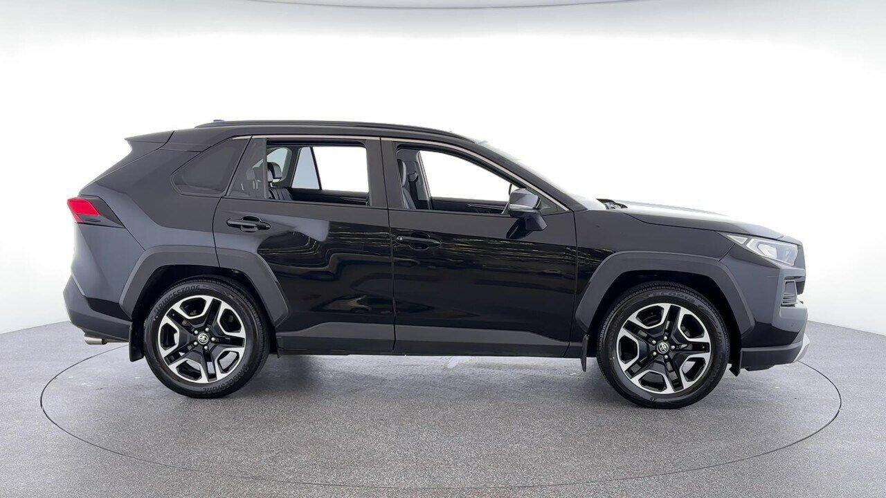 Toyota Rav4 image 3
