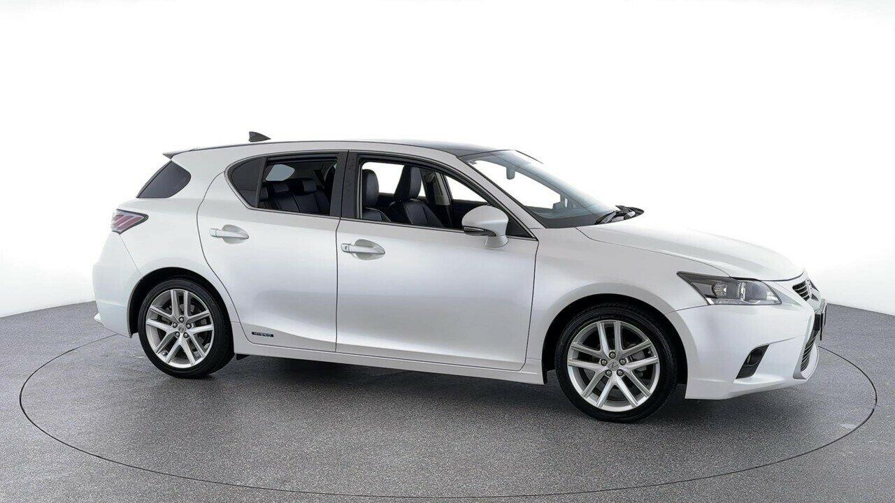 Lexus Ct image 2