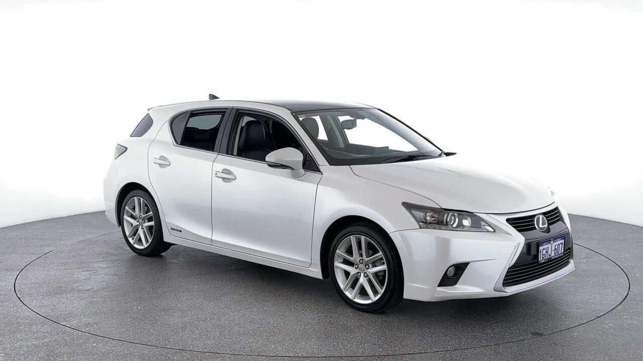 Lexus Ct image 3