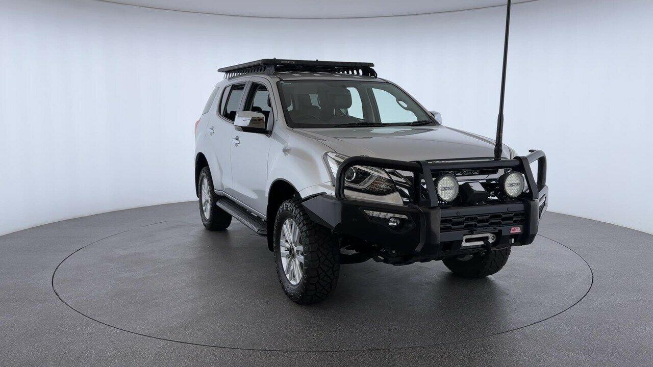 Isuzu Mu-x image 3