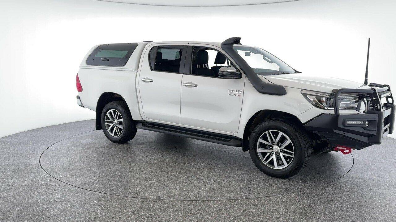 Toyota Hilux image 2