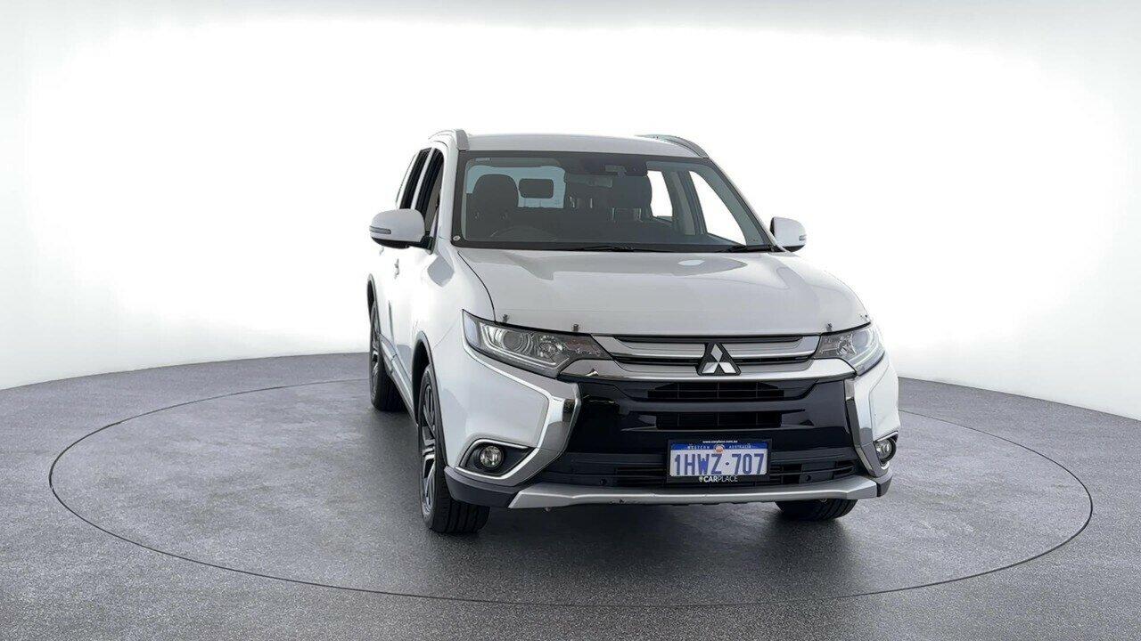 Mitsubishi Outlander image 2