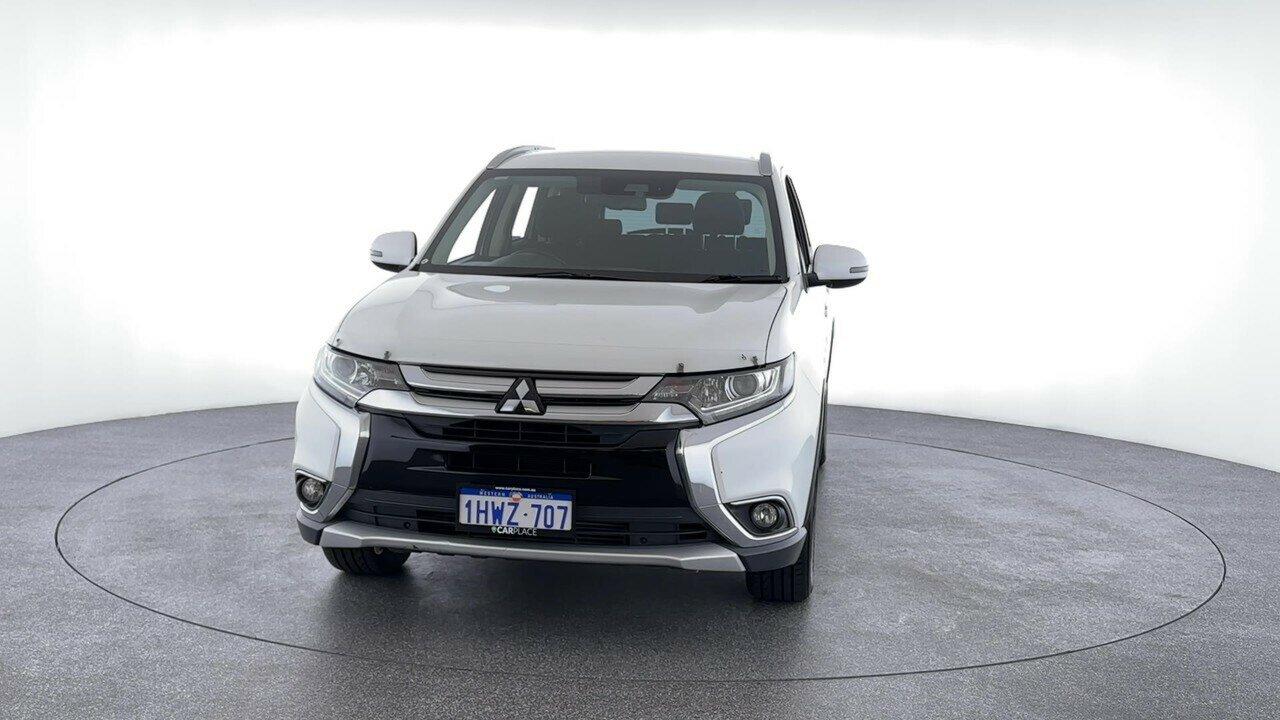 Mitsubishi Outlander image 3