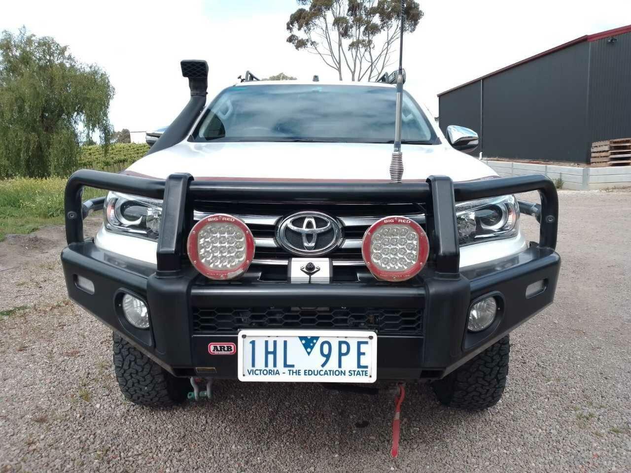 Toyota Hilux image 2