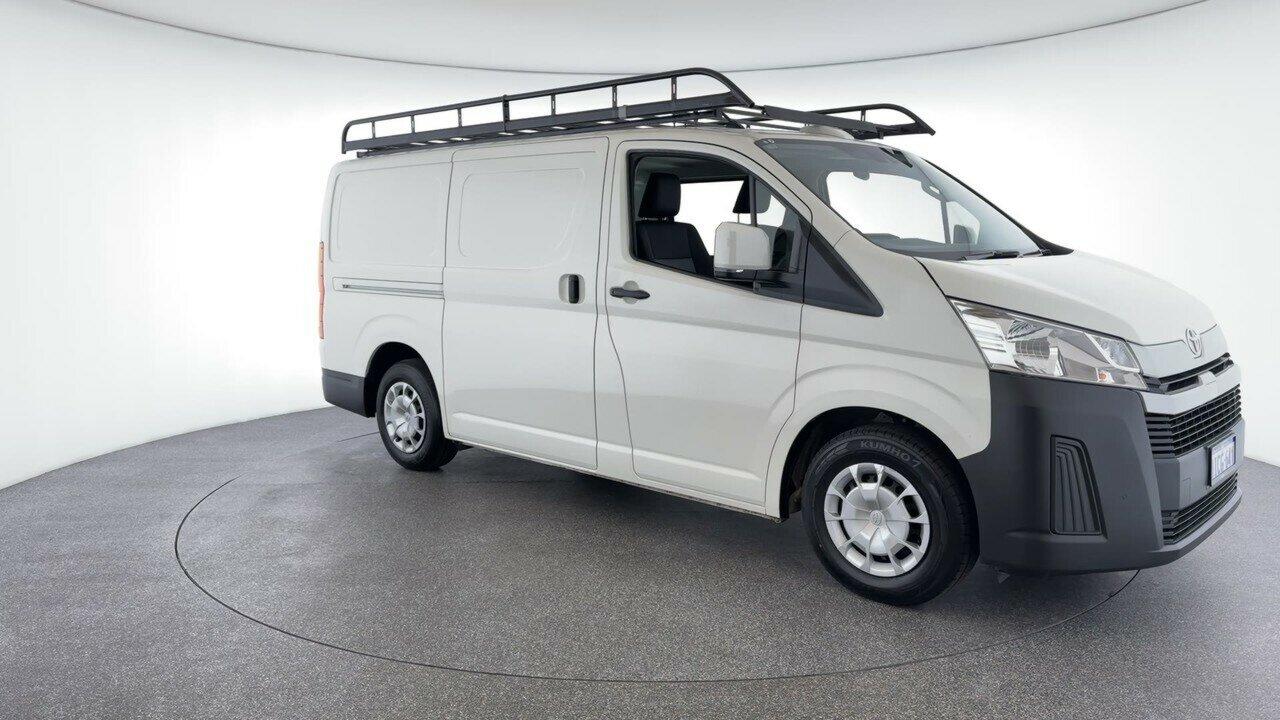 Toyota Hiace image 3