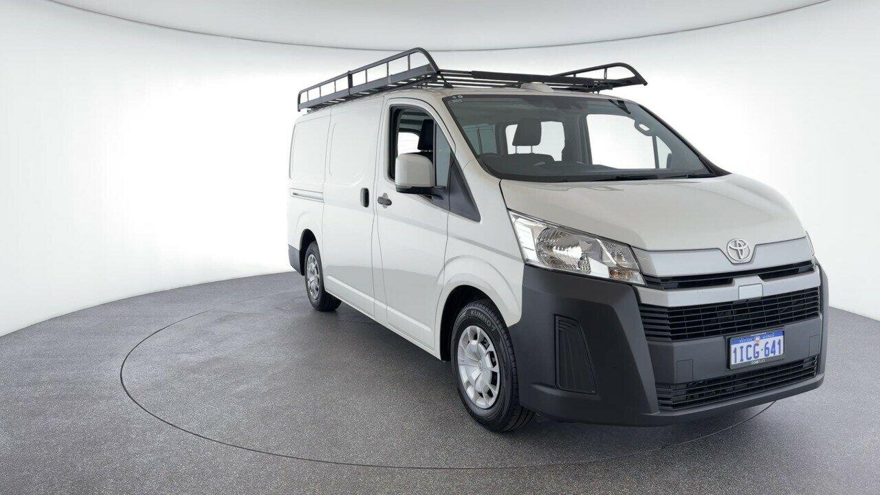 Toyota Hiace image 4