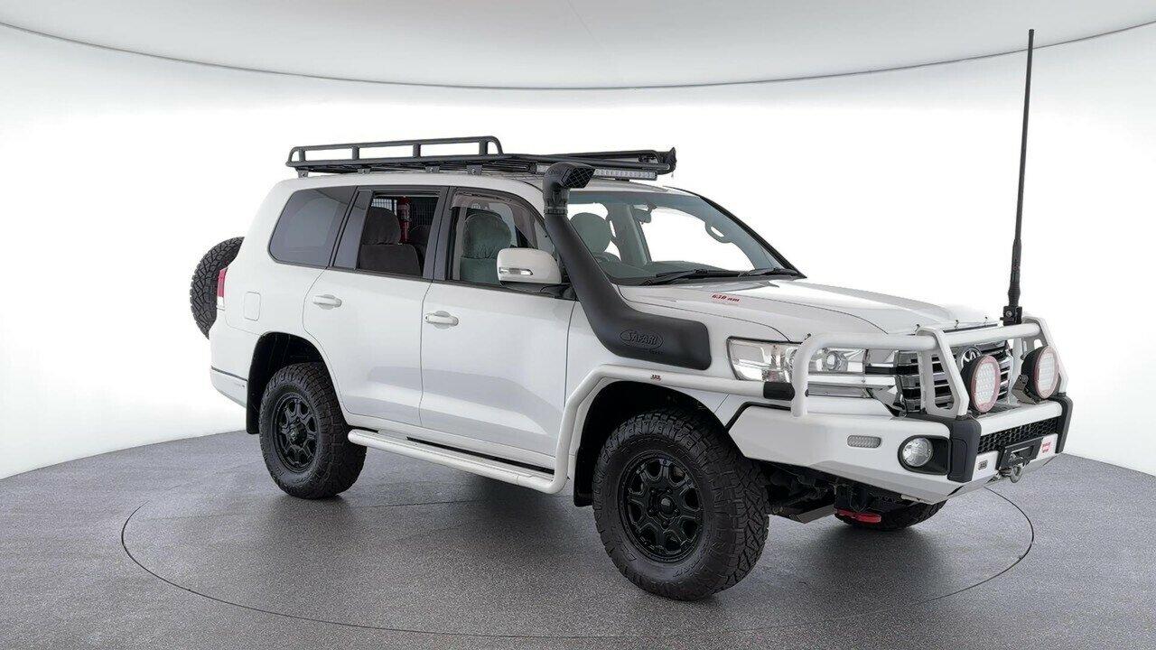 Toyota Landcruiser image 2