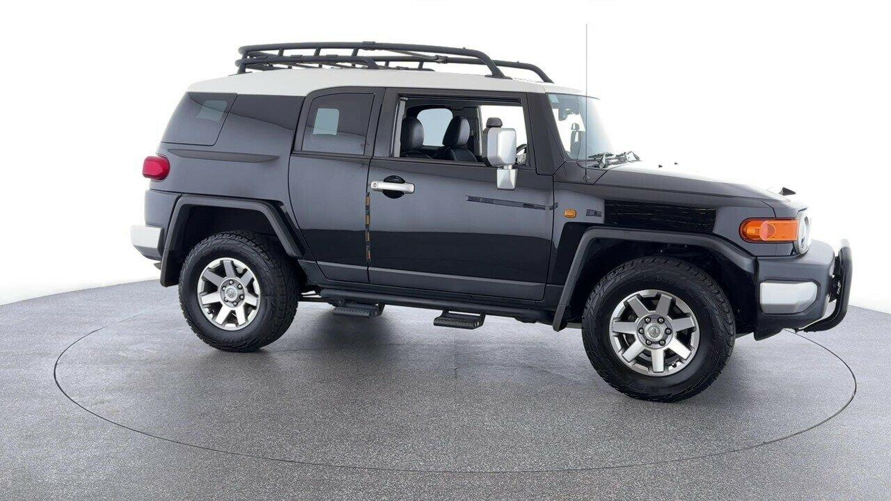 Toyota Fj Cruiser image 3