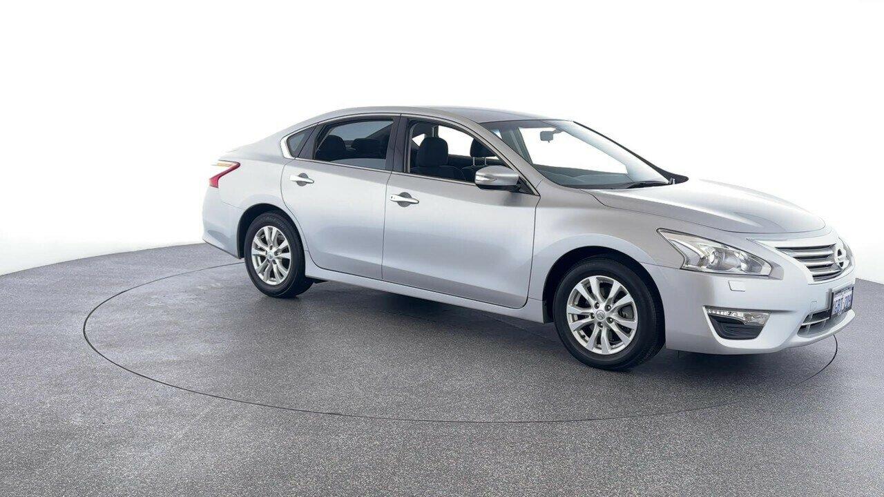 Nissan Altima image 2