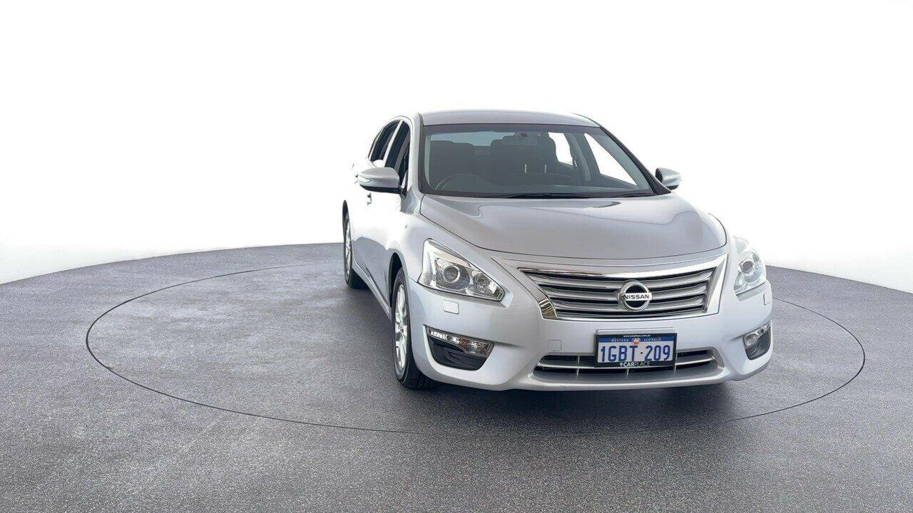 Nissan Altima image 4