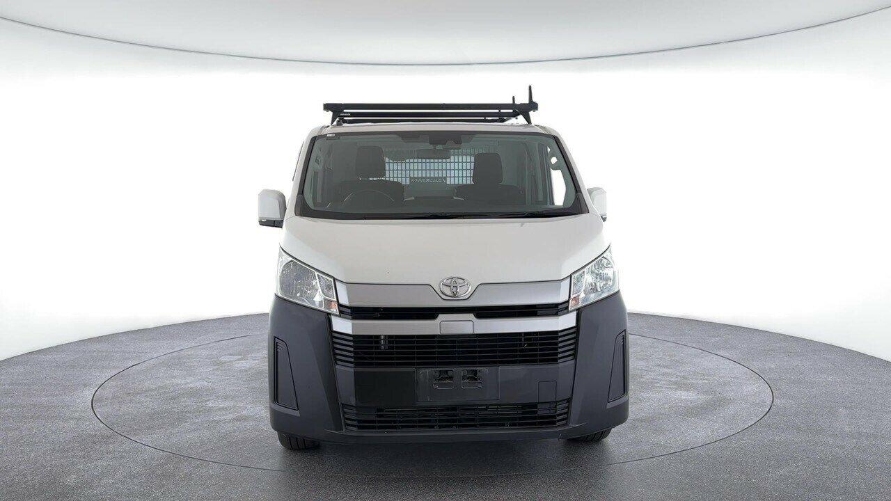Toyota Hiace image 4