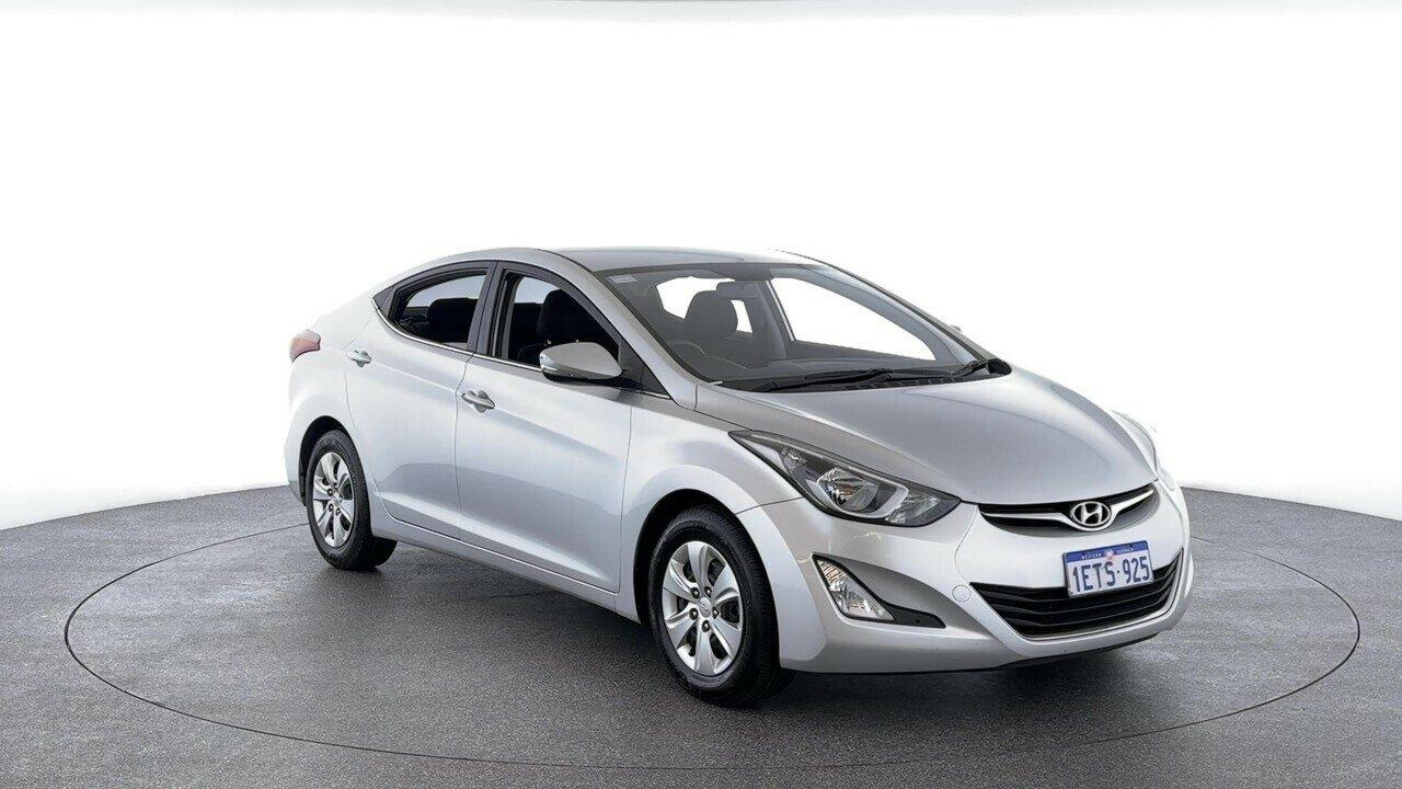 Hyundai Elantra image 2