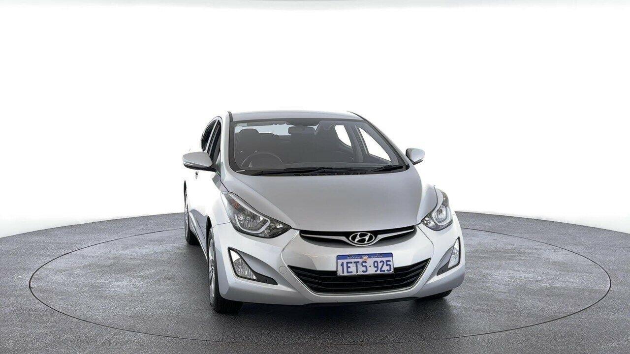 Hyundai Elantra image 3