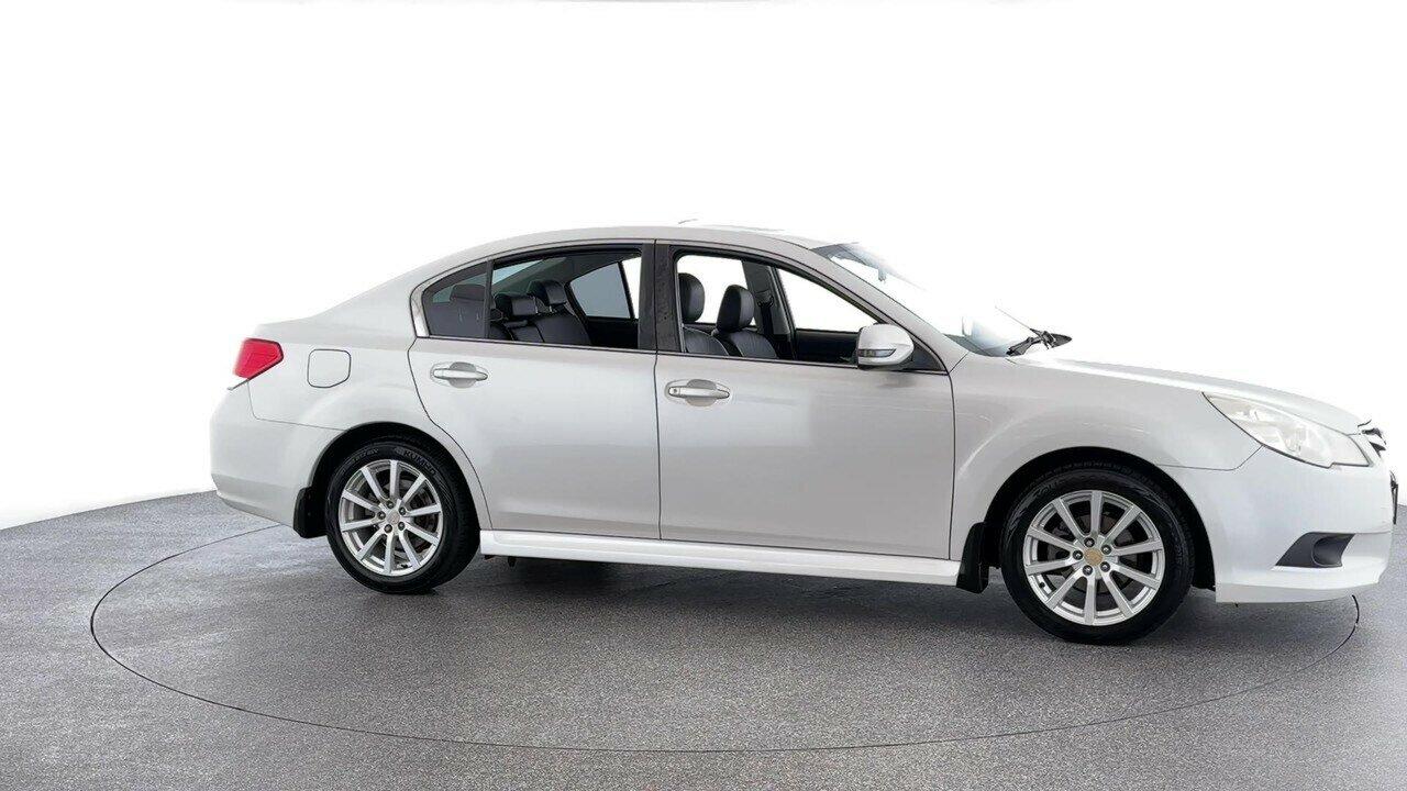 Subaru Liberty image 2