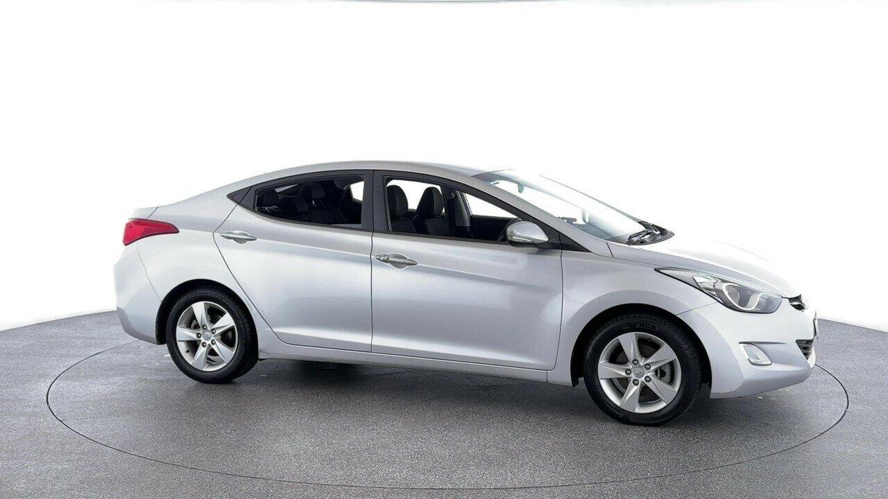 Hyundai Elantra image 2