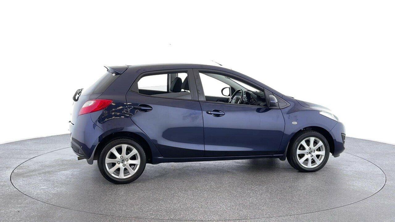 Mazda 2 image 2