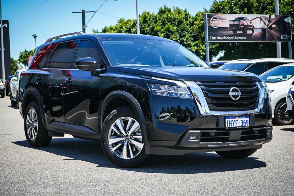 Nissan Pathfinder image 1
