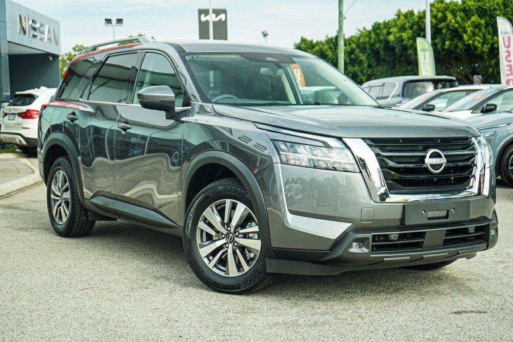 Nissan Pathfinder image 1