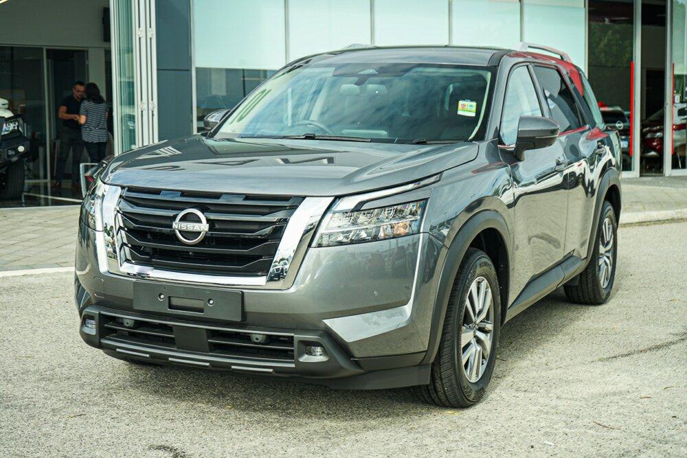 Nissan Pathfinder image 4