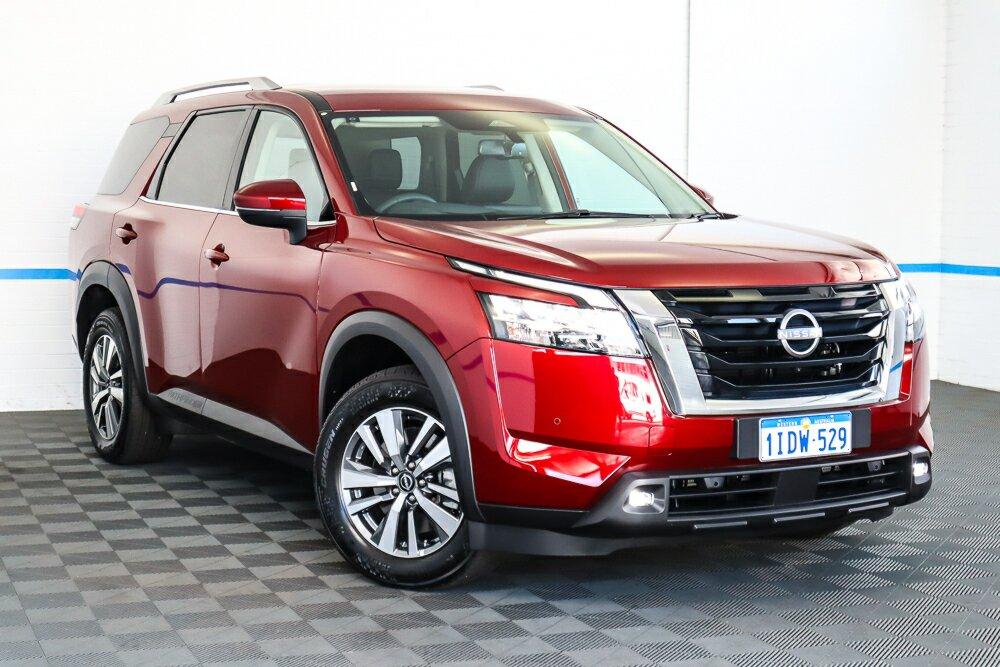 Nissan Pathfinder image 1