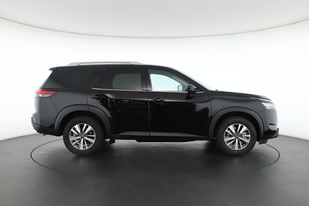 Nissan Pathfinder image 3