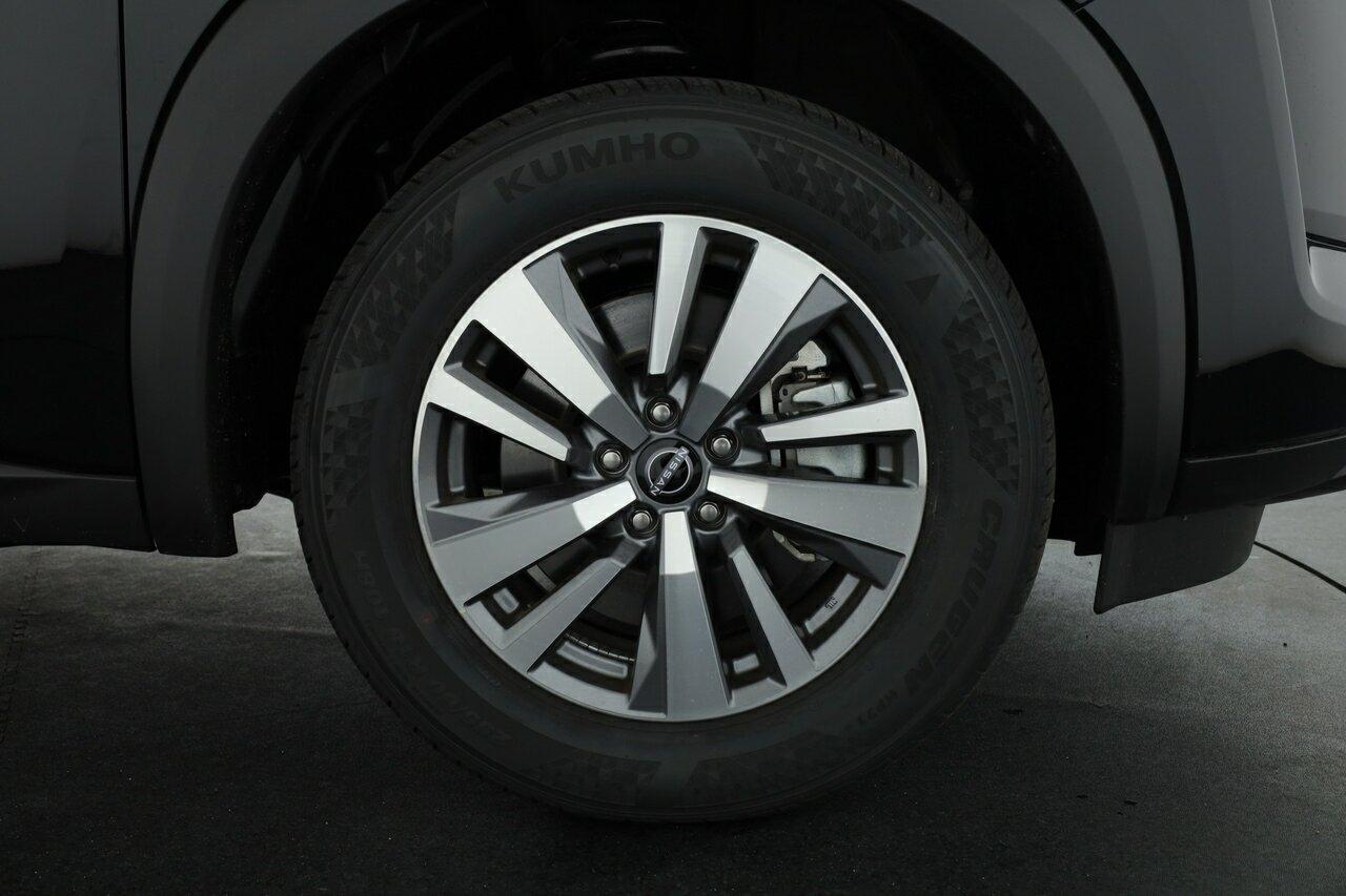 Nissan Pathfinder image 4