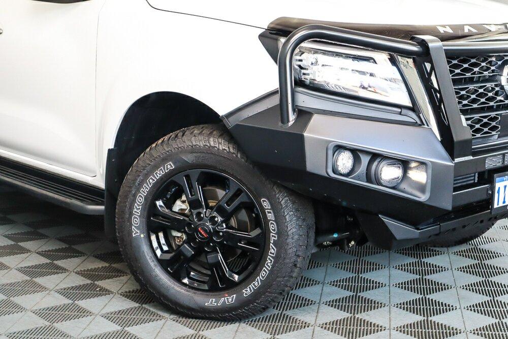 Nissan Navara image 2