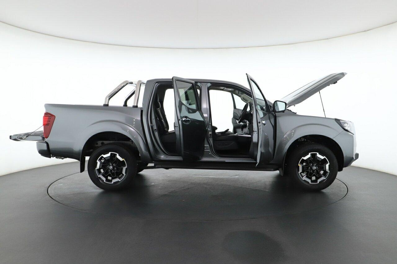 Nissan Navara image 2
