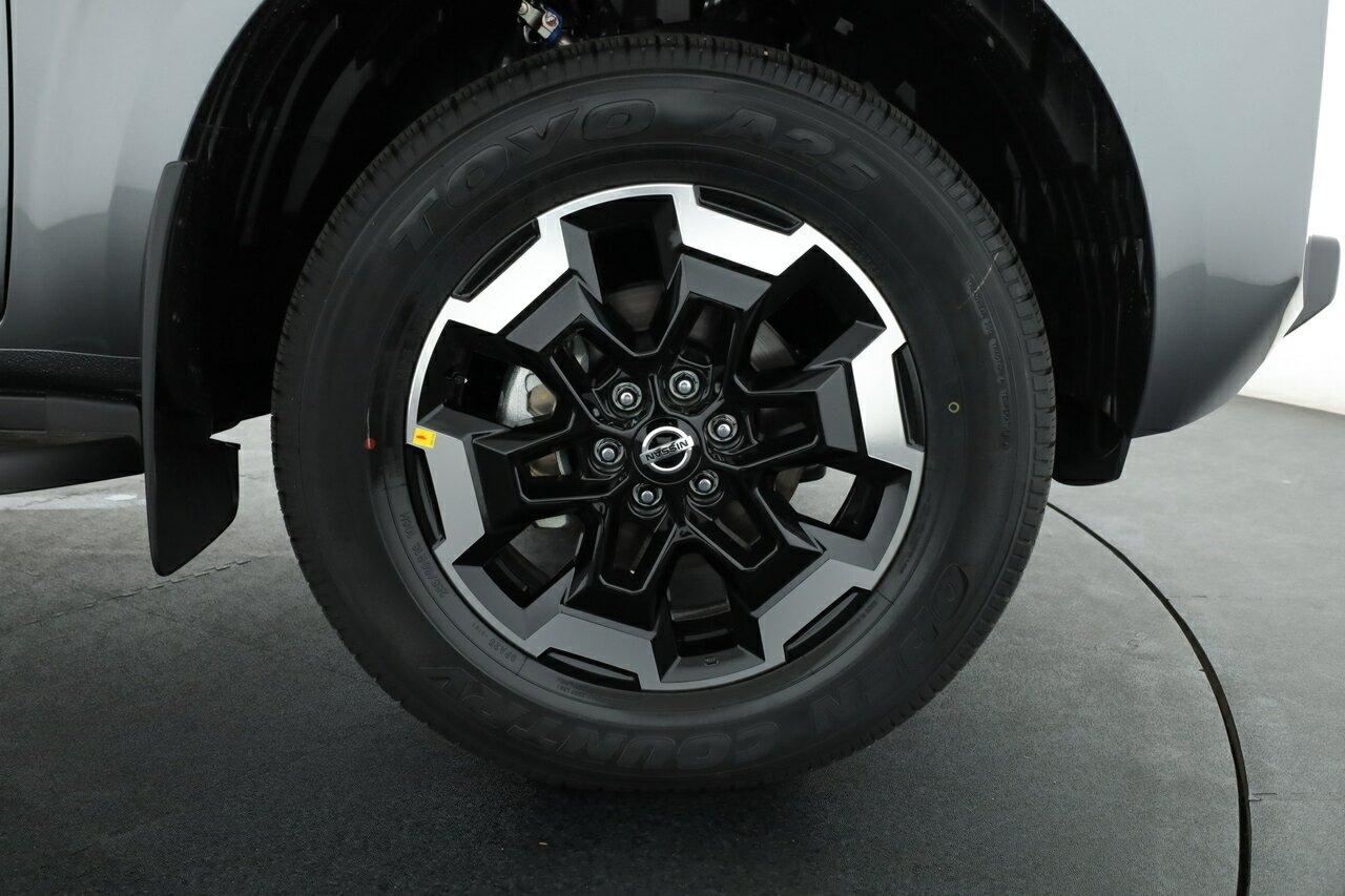 Nissan Navara image 4