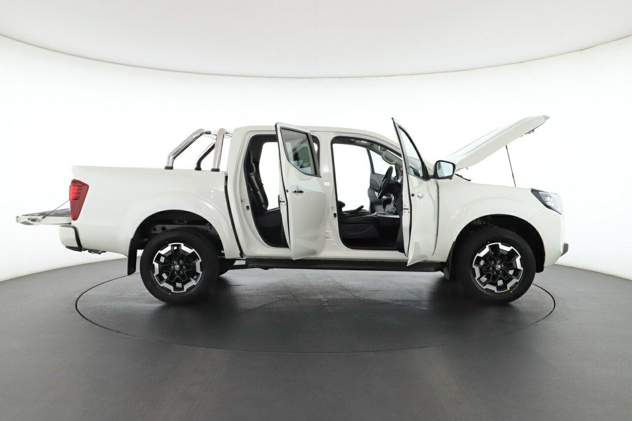 Nissan Navara image 2