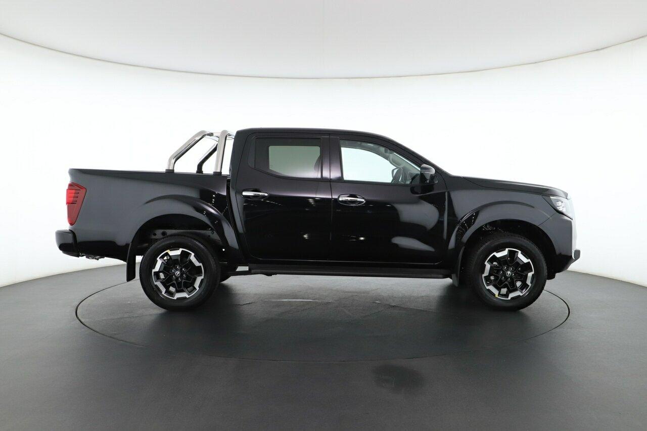 Nissan Navara image 2
