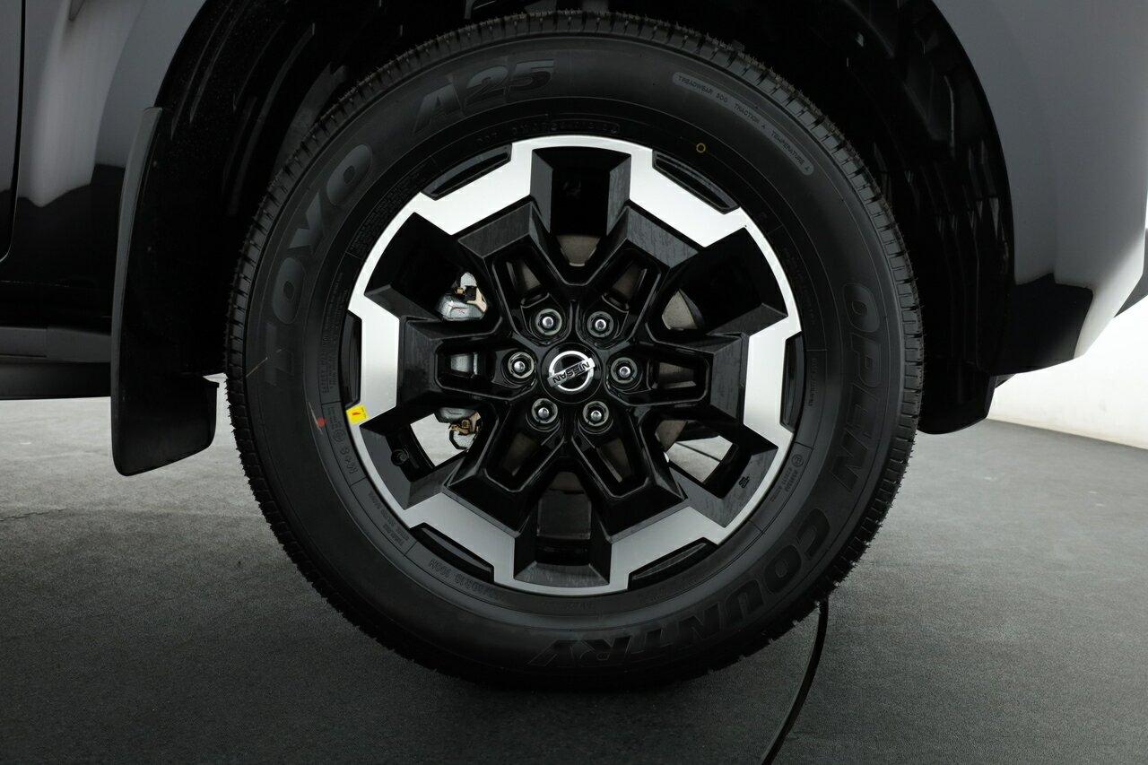 Nissan Navara image 3