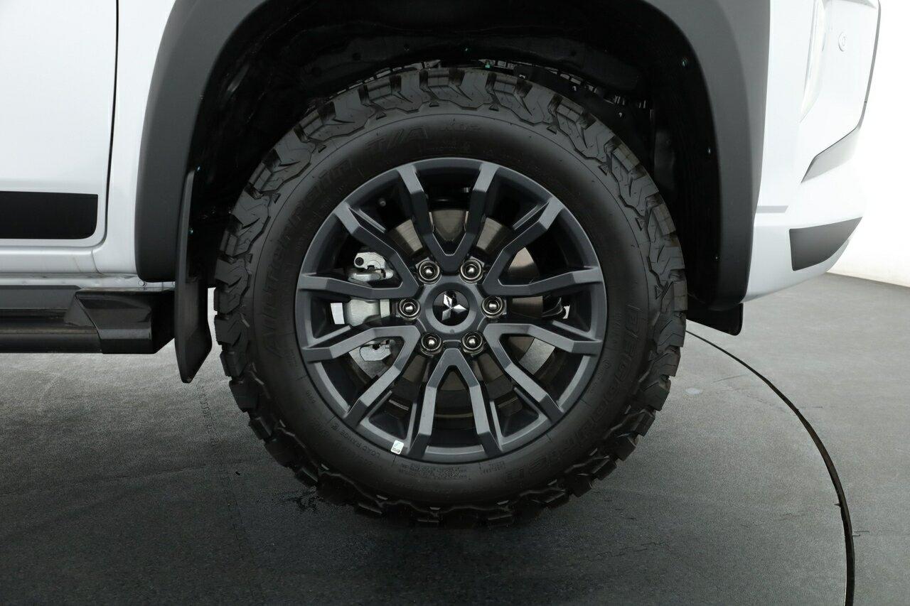 Mitsubishi Triton image 3