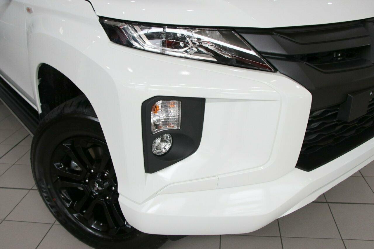 Mitsubishi Triton image 2