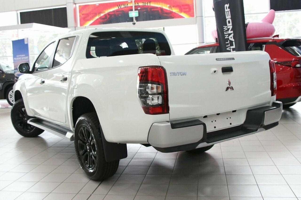 Mitsubishi Triton image 3