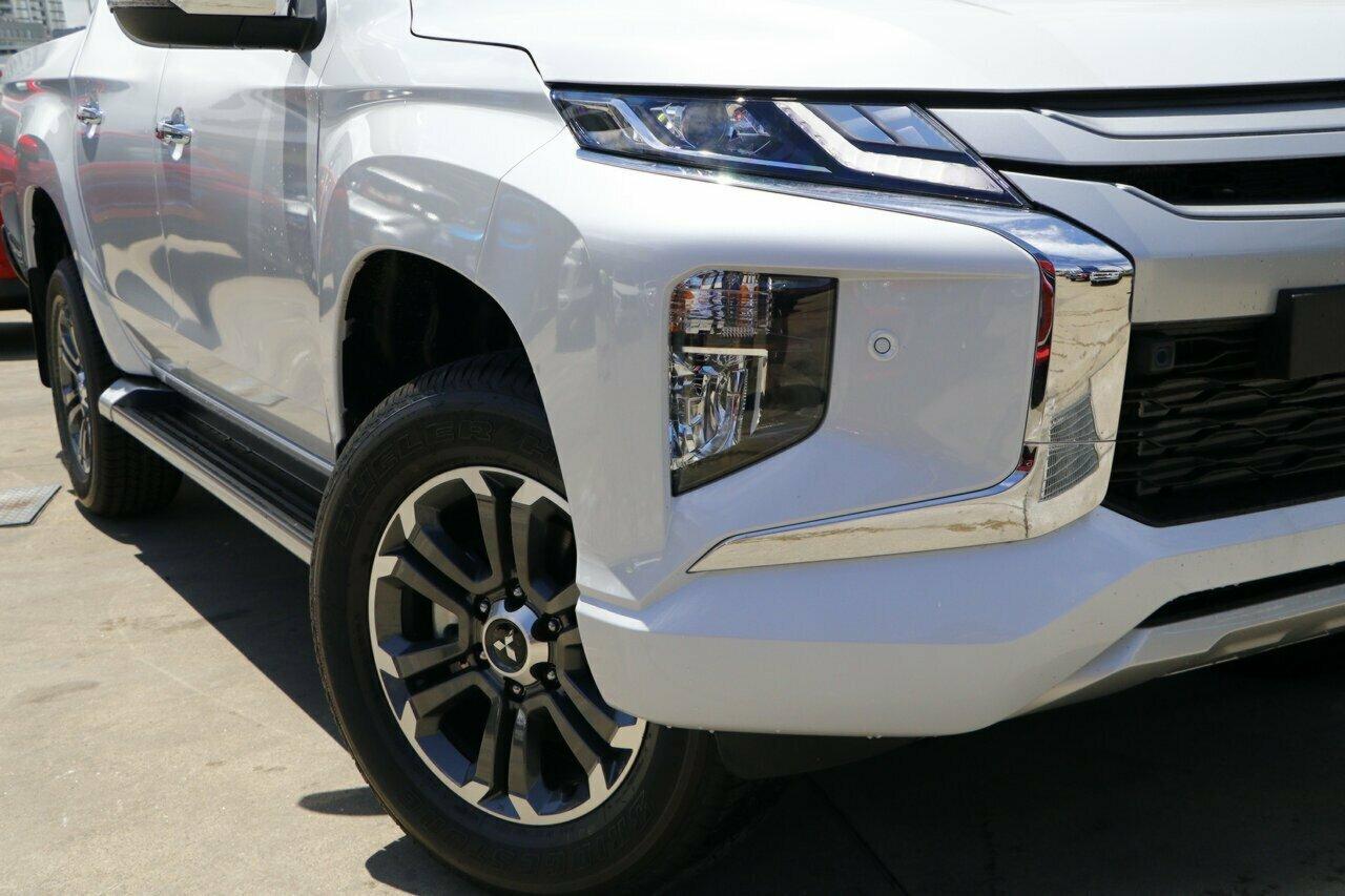 Mitsubishi Triton image 2