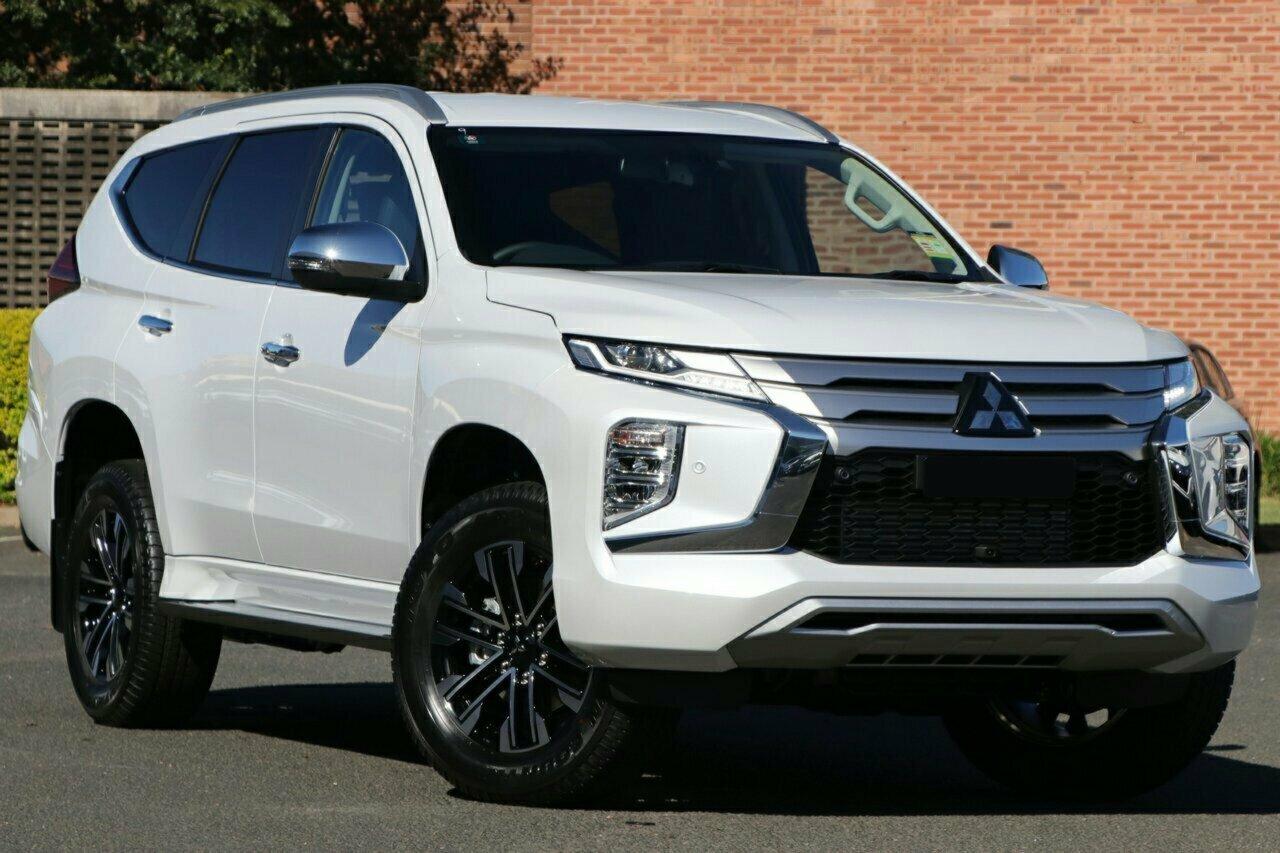 Mitsubishi Pajero Sport image 1