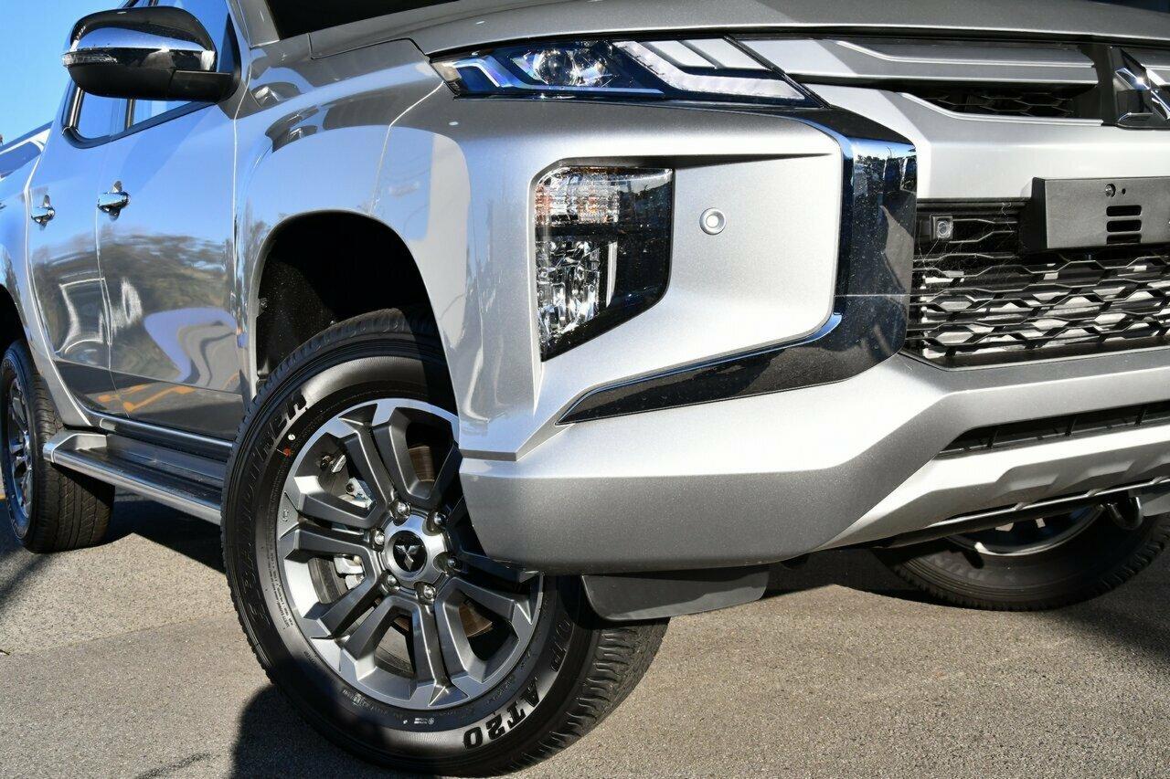 Mitsubishi Triton image 2